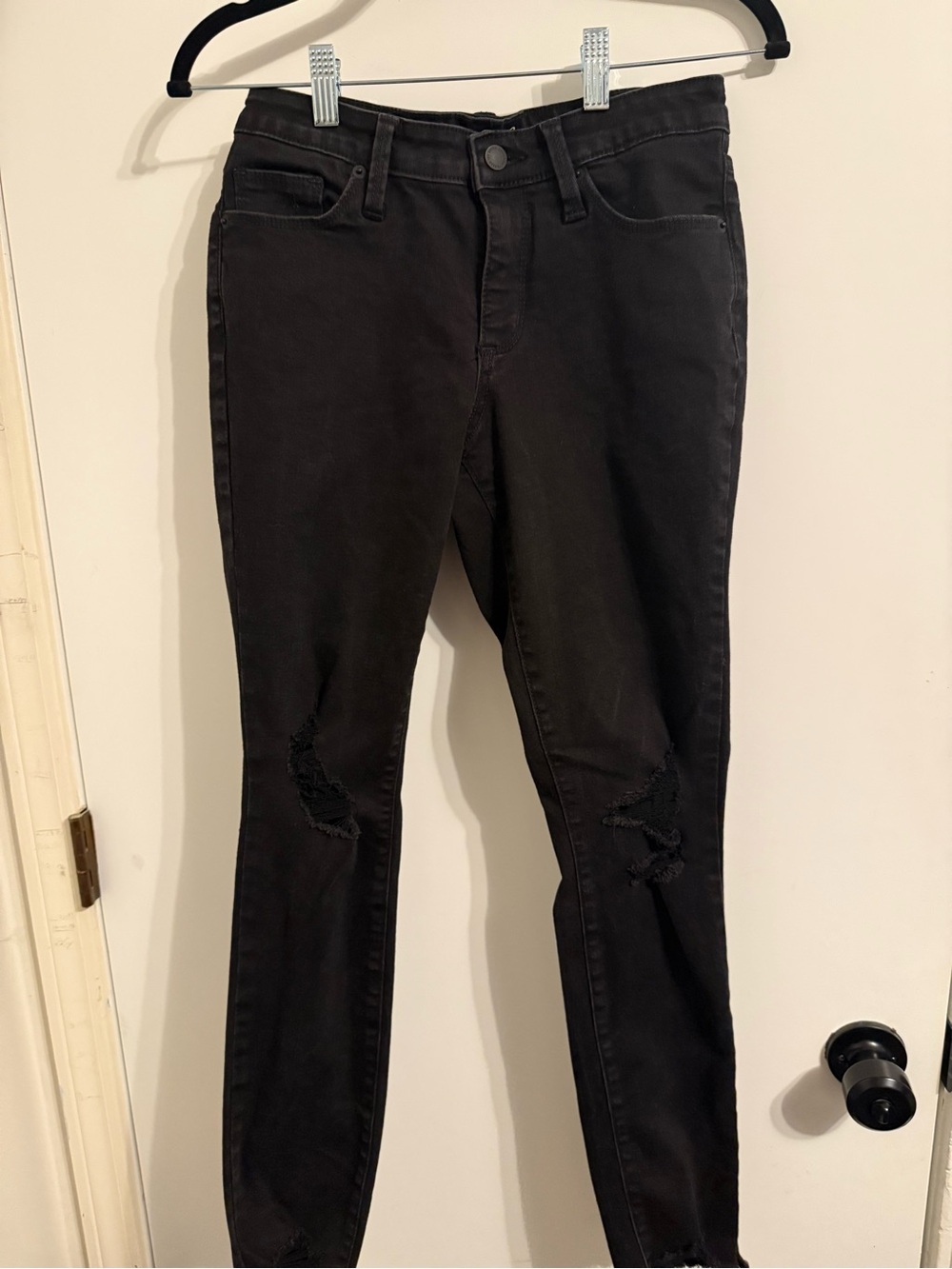 Women's Black Distressed Skinny Jeans